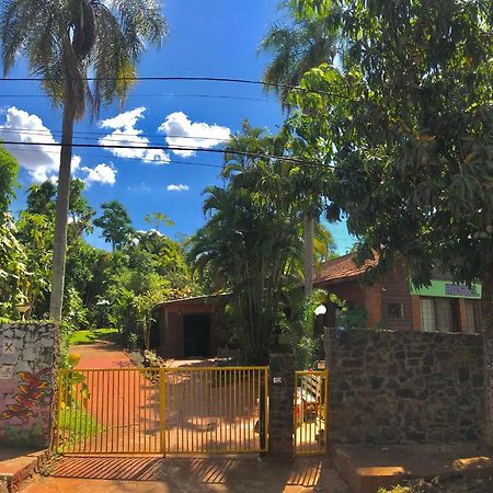 Garden Stone Hostel Puerto Iguazu Bagian luar foto