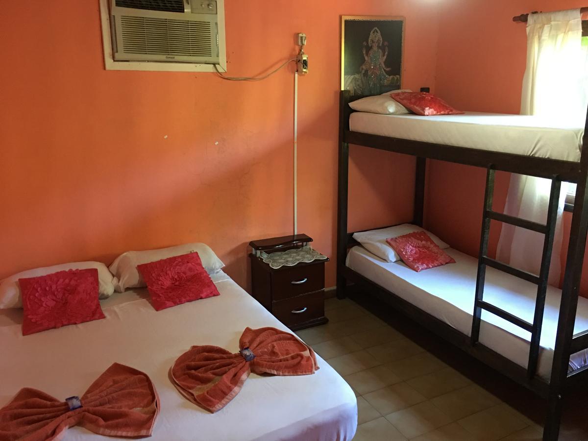 Garden Stone Hostel Puerto Iguazu Bagian luar foto
